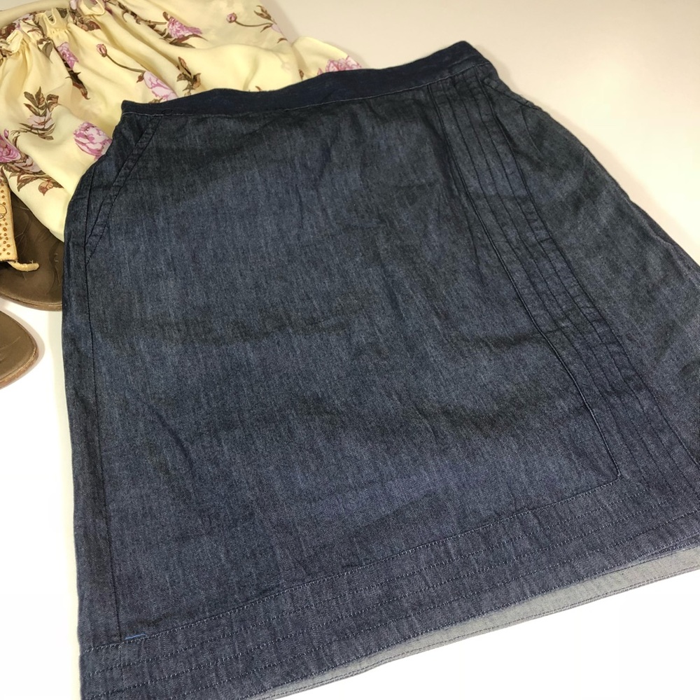 G.H. Bass & Co. Light Weight Chambray Skirt S